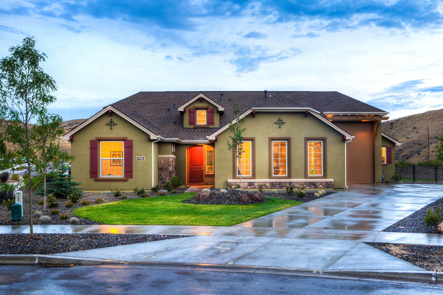 A contemporary Treasure Valley home exterior at dusk.
